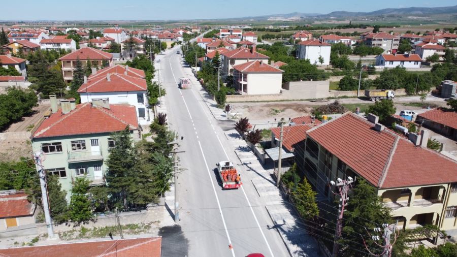 Emirdağ’da yol yapım ve onarım çalışmaları devam ediyor