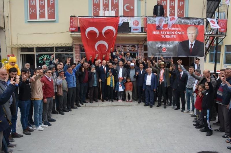 Taytak her gittiği yerde coşkuyla karşılandı