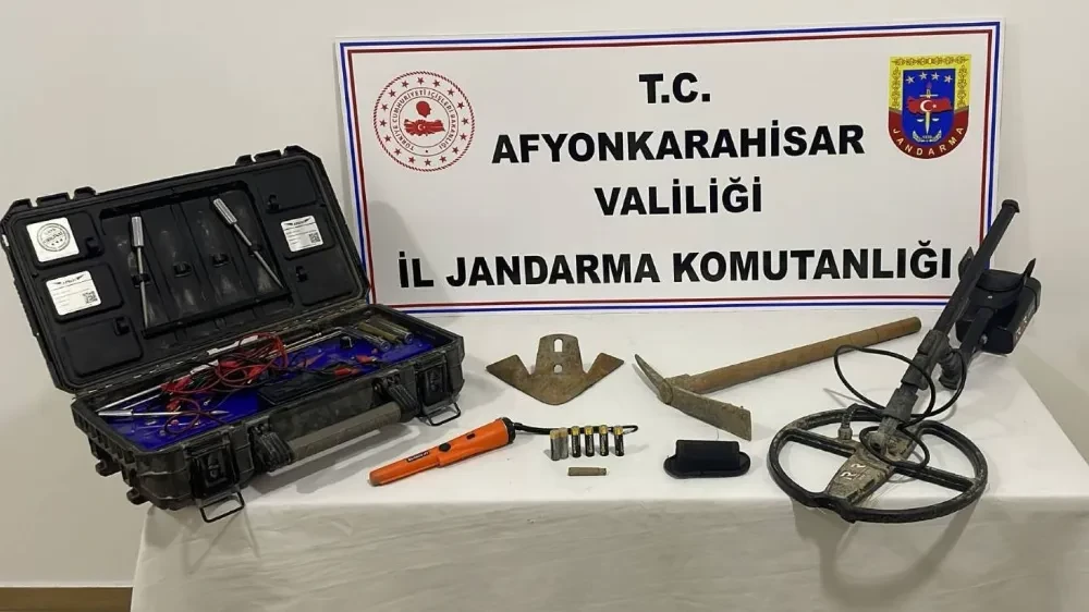 Ormanlık alandaki şüpheli araçtan çıkanlarla 3 kişi gözaltına alındı