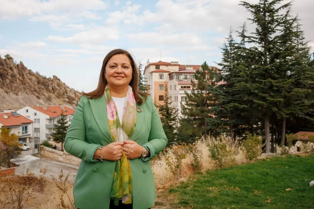 Burcu Köksal’dan Sert Çıkış: “Benim Nerede Olacağımı Başkaları Değil, Ben Bilirim”