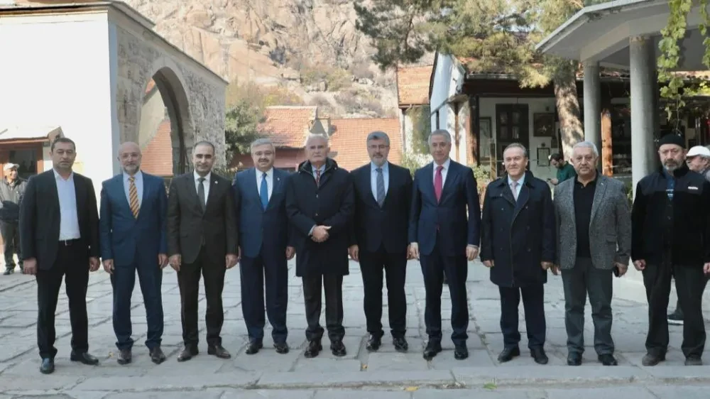 Ziyarette Kale Manzaralı Hatıra Fotoğrafı Çekildi