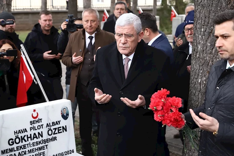 İyi Parti Yöneticileri Eskişehir Hava Şehitliği