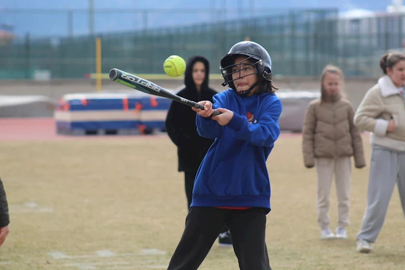 Okul Sporları Softbol Müsabakaları Tamamlandı: Geleceğin Yıldızları Sahne Aldı