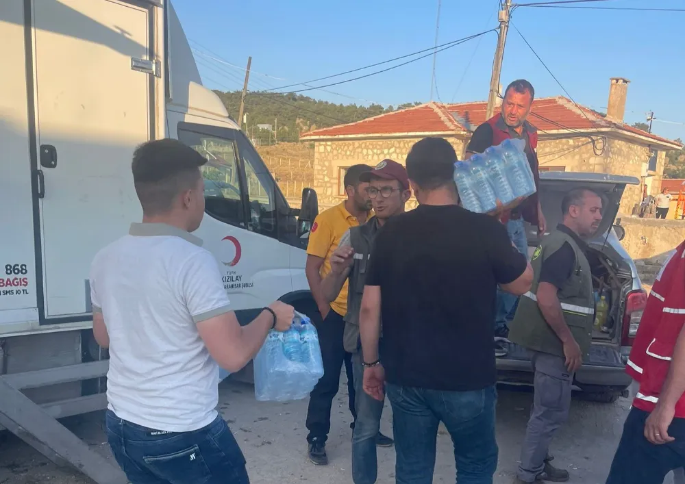 AK GENÇLİK YANGININ İLK ANINDAN İTİBAREN SAHADAYDI