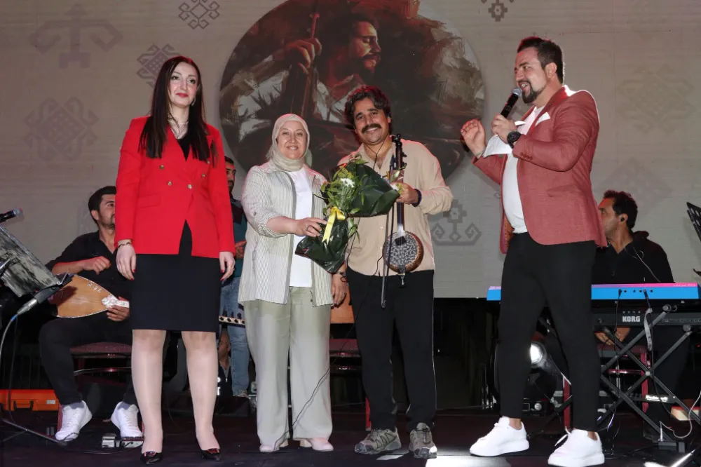 İscehisar’da Unutulmaz Halk Konseri