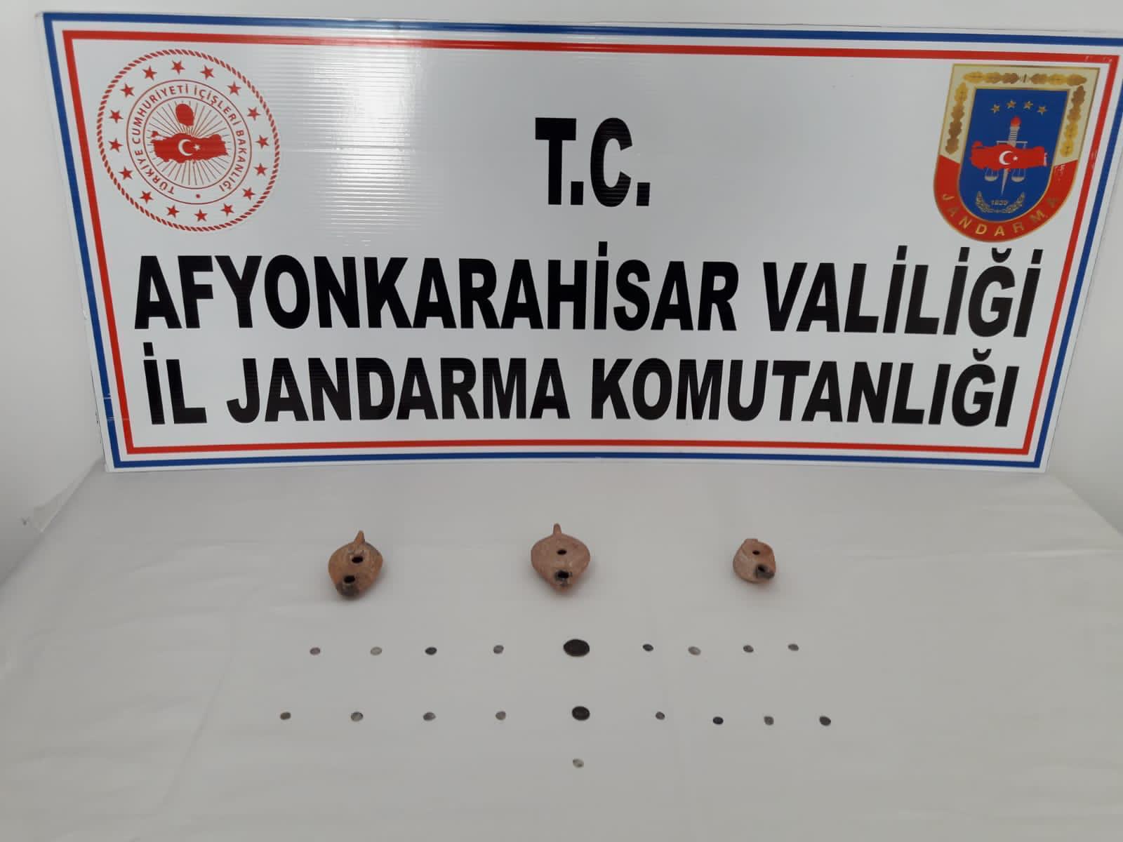 Tarihi eser kaçakçıları Sinanpaşa’da yakalandı