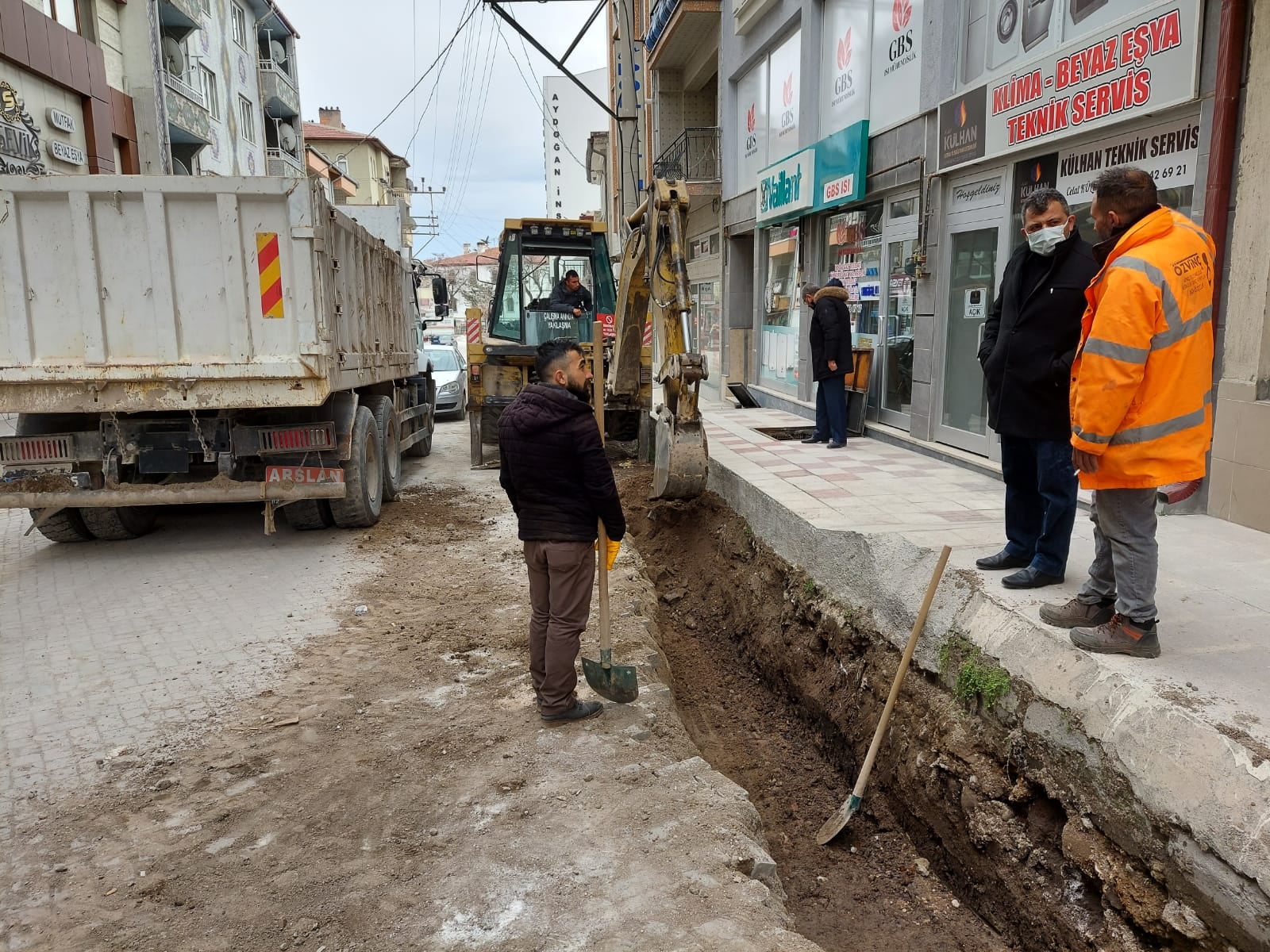 Emirdağ Belediyesi çalışıyor, mahalleler değişiyor