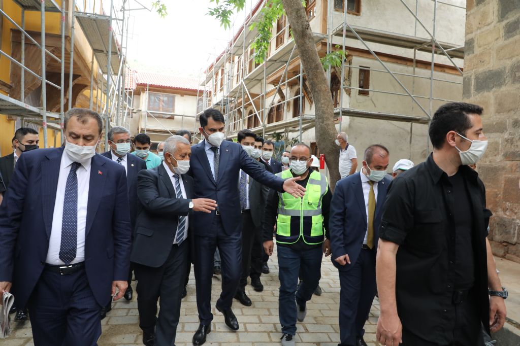 Bakan Kurum sokak sağlıklaştırma çalışmalarını inceledi