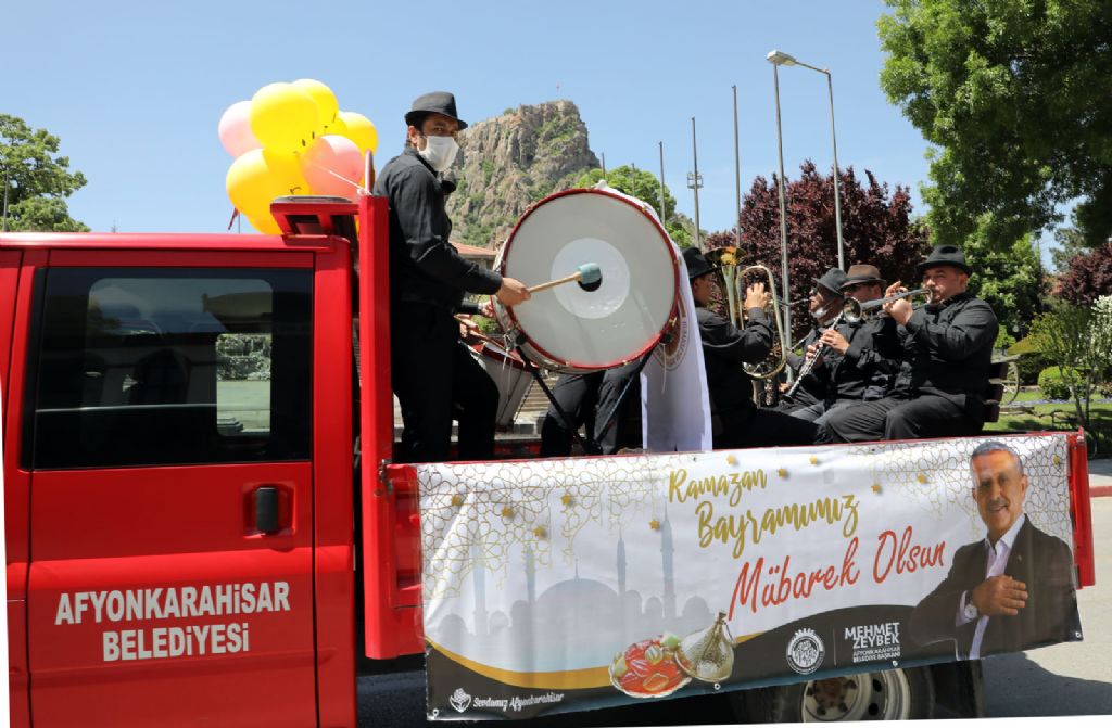 Bayram coşkusu balkonlara taştı