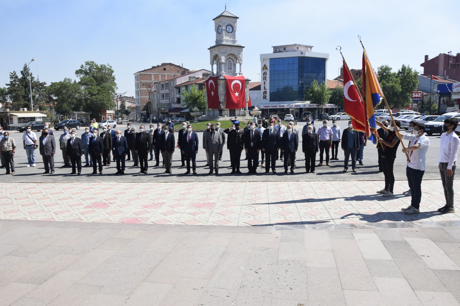 Çay’da çelenk sunma töreni