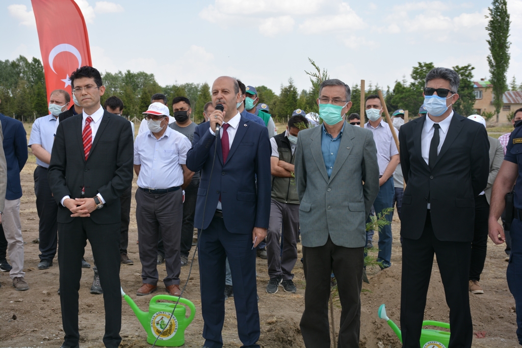 Şuhut Millet Bahçesi’nde ilk fidanlar toprakla buluştu