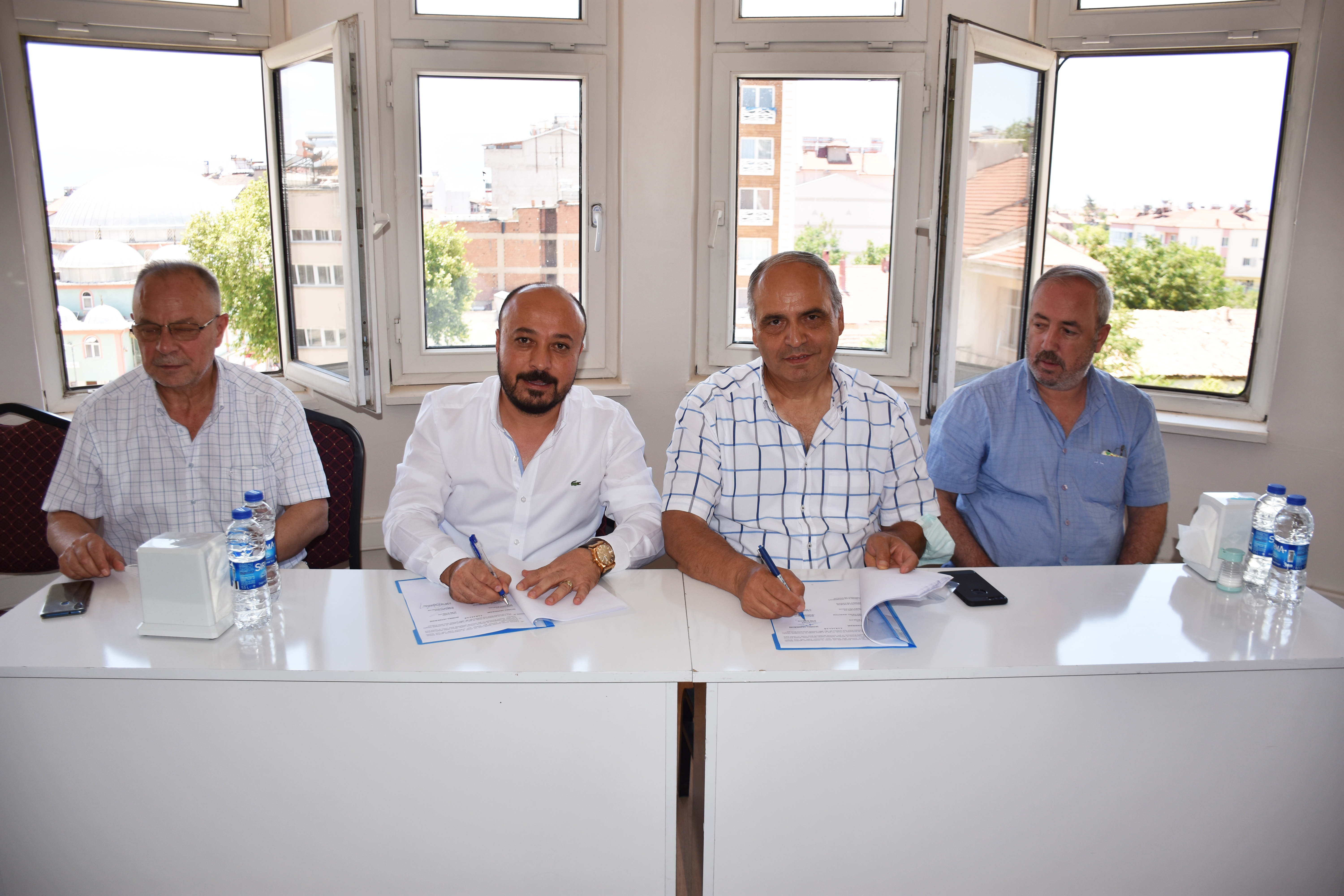 Dazkırı Belediyesi emekçilerin sendika sözleşmesi için imzaları attı
