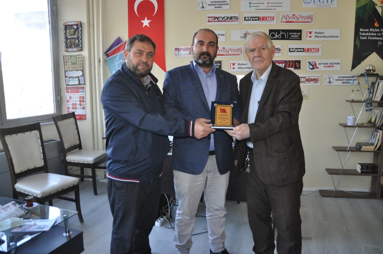 Korkmaz ve Kaplan’dan Başkan Ögeday’a plaket